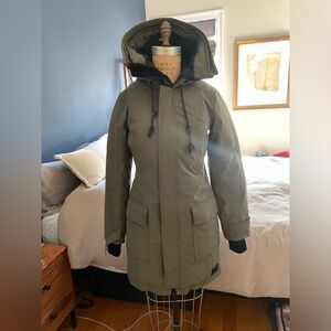 Aritzia TNA Bancroft Parka size Small